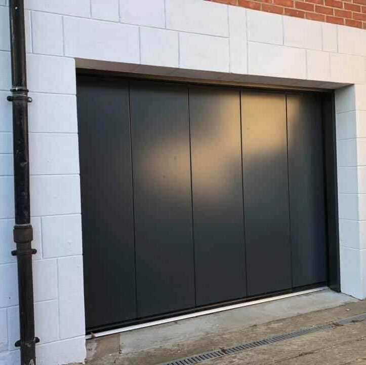 Porte de garage coulissante motorisée