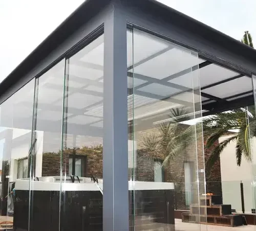 Pergola Bioclimatique avec Spa