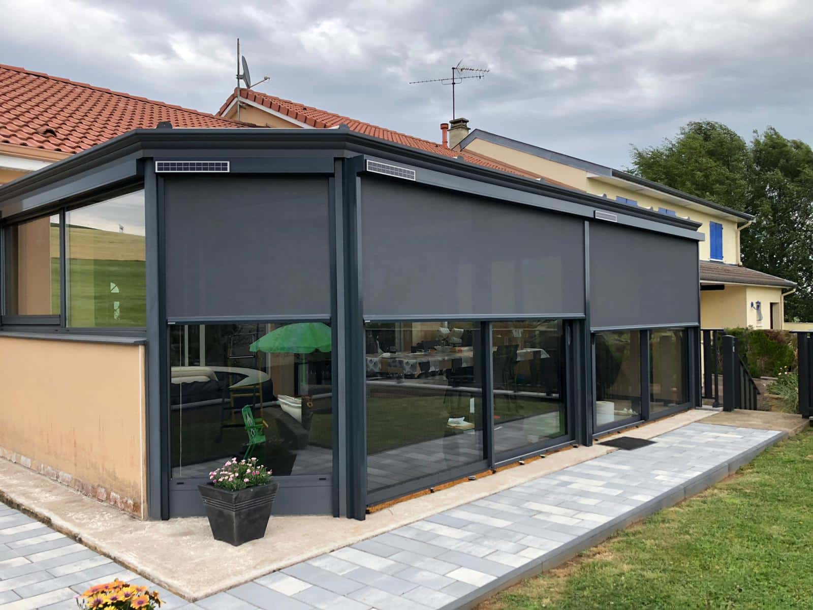 veranda avec stores